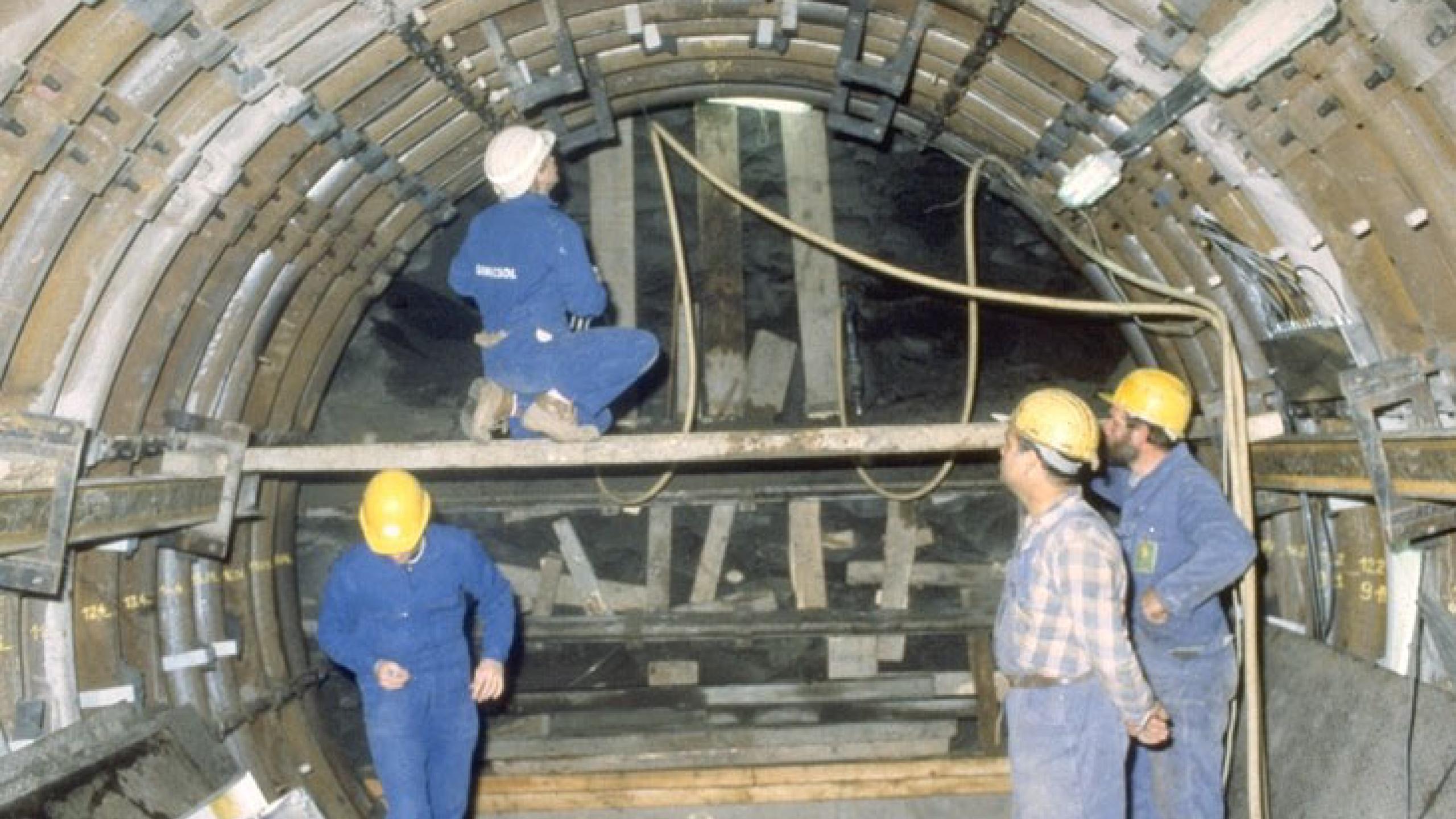 Placement of cast iron lining