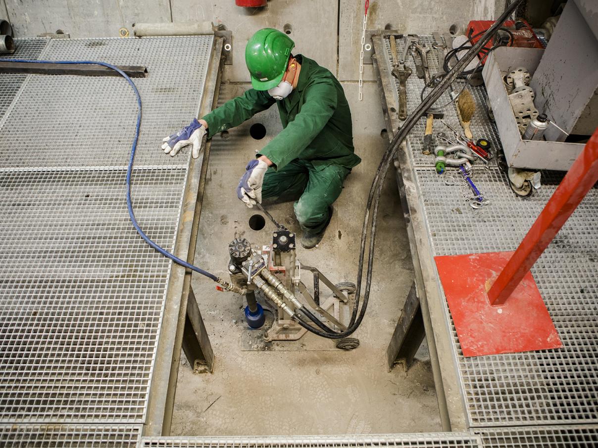 drilling a vertical borehole
